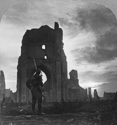 Ruinas de Ypres, Flandes, Bélgica, Primera Guerra Mundial, c1914-c1918