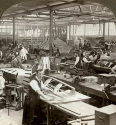 Trabajadores de chapa metálica en una fábrica de aviones, Primera Guerra Mundial, 1914-1918