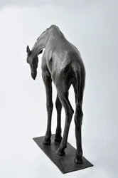 Gran Jirafa con la Cabeza Baja, modelada 1909-10, fundida antes de 1913