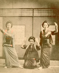 Chicas bailando c.1896 (foto)