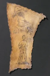 Piel humana tatuada con arlequín y figura de Sansón, francesa