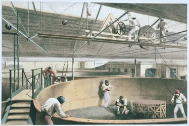 Enrollando el cable telegráfico en los tanques de la fábrica de Greenwich, de "The Atlantic Telegraph" de William Howard Russell, publicado en 1866 (litografía en color) (véase también 192775-779).