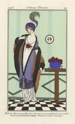 Robe de charmeuse blanche a tunique de mousseline de soie violette brodée de vert bordée de skungs. Manteau de velours étrusque, de Costumes Parisiens, pub.1913