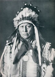 Un jefe sioux en su pintura de guerra, 1912