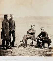 General de división Henry William Barnard y su estado mayor, de un álbum de 52 fotografías relacionadas con la guerra de Crimea, 1855