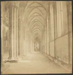 Pasillo sur de la catedral de Salisbury