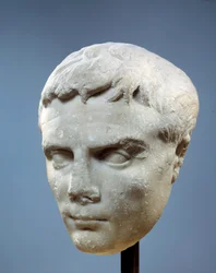 Arte de la Antigua Roma: Rostro de Augusto (Octavio, 63 a.C.-14 d.C. Primer emperador romano. Escultura encontrada en Cos, entre 27 y 20 a.C.). París, Museo del Louvre