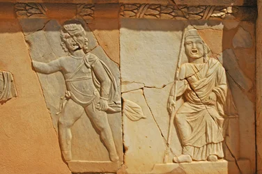 Bajorrelieves en el Proscenio del teatro romano, Sabratha, Libia, siglo II d.C.