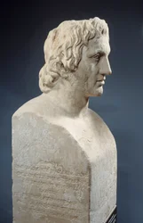 Busto de Alejandro Magno, conocido como «Hermes Azara», obra romana a partir de una estatua de bronce de Lisipo. Hacia 330 a. C. París, Museo del Louvre