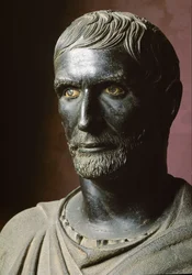Busto de Bruto (Bruto Capitolino) - Escultura de bronce. 300 a.C., Dim. 79 cm - Roma, Museos Capitolinos, Palazzo dei Conservatori, Sala dei Trionfi