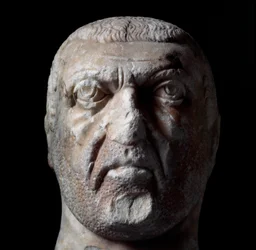 Busto de Diocleciano (Cayo Aurelio Valerio Diocleciano, 245-316), emperador romano de 284 a 305. Escultura de mármol. Chieti, Museo Arqueológico.