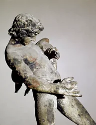 Detalle de un fauno (escultura de bronce)
