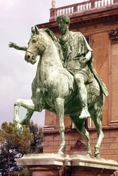Estatua ecuestre de Marco Aurelio (121 - 180) en Piazza Campidoglio, Roma