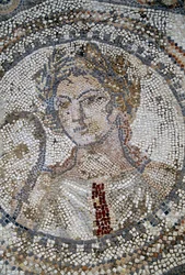Rostro femenino, mosaico en la ciudad romana de Volubilis (Lista del Patrimonio Mundial de la UNESCO)
