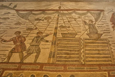Sala de la Gran Caza, mosaico de piso escena de caza, Villa Romana del Casale, Piazza Armerina, Sicilia, Italia (foto)