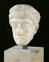 Cabeza del emperador Teodosio II (408-450)