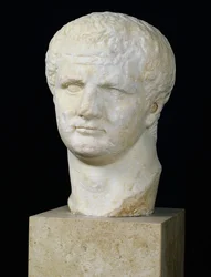 Cabeza de Tito (39-81)