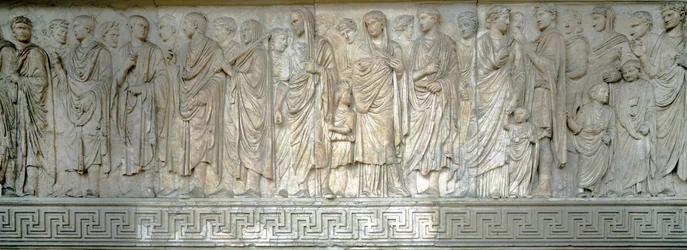 Procesión de corredores imperiales del emperador Augusto - Friso de relieve en mármol