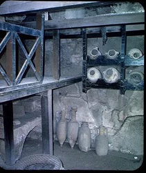 Interior de una tienda con ánforas, de la Casa de Neptuno y Anfitrite