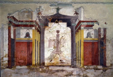 Vista interior de los frescos de la sala de las máscaras