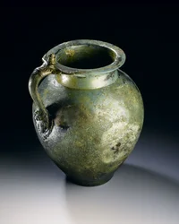 Jarra de vino grande con asa decorada, del sitio romano en Newstead, Melrose, finales del siglo I d.C.