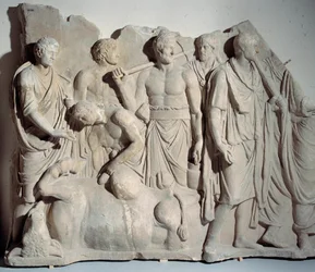 Relieve de mármol del Foro de Trajano: escena de arúspice consultando las entrañas de un toro con sacerdote y lictores