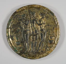 Espejo con Representación de las Tres Gracias, siglo II (plata, bronce dorado)