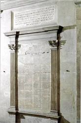 Placa de los Fasti Triunfales y Consulares. Período del Emperador Augusto. 27 a.C.-14 d.C. Roma, Musei Capitolini - Placa de inscripción de los Fasti Consulares y Triunfales Período del Emperador Romano Augusto (27 a.C.-14 d.C). Musei Capitolini, Roma, Ita