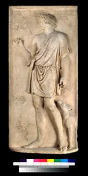 Relieve de Antínoo como Dionisos o Silvano, cosechando uvas