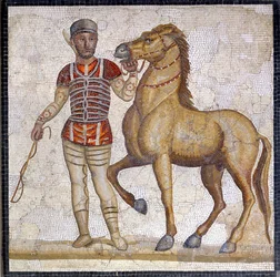 Representación de las cuatro facciones del circo romano: los Rojos (factio russata). Las facciones eran clubes que participaban en competiciones circenses durante el Alto Imperio (siglo I d. C.) y se caracterizaban por un color. Mosaico, Roma, Museo