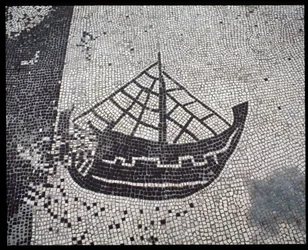 Arte romano: “Barco” Mosaico de la Corporación de los hombres del mar, Plaza de las Corporaciones