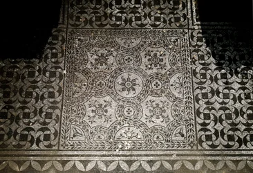 Arte romano: detalle de los mosaicos del suelo de Villa Adriana en Tivoli. 118-134 d.C.
