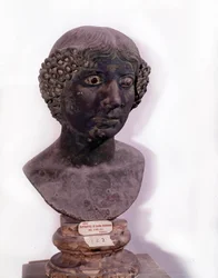 Antigüedad romana: busto de dama romana de Pompeya (siglo I d.C.)