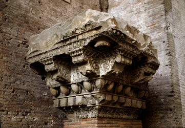 Arte romano: fragmento de cornisa. Siglo I. Museo Nazionale Romano (o delle Terme), Roma
