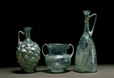 Arte romano: botellas y jarra de vidrio. Siglo I y II d.C.