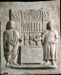 Arte romano: bajorrelieve de la estela funeraria de Lucio Cornelio Atimeto, cubertería. Siglo I d.C. De Villa Massimo, Roma. Roma, Museo della Civilta Romana