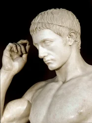 Arte romano: escultura de mármol de Marcus Claudius Marcellus (42-23 a.C.), sobrino de Augusto. (detalle)