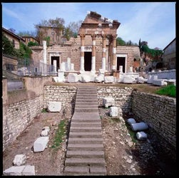 Arte romano: vista del capitolio (capitolium), 73 d.C., Brescia Italia