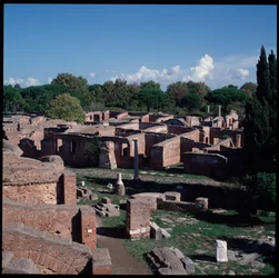Arte romano: vista de las ruinas del sitio arqueológico de Ostia