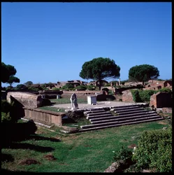 Arte romano: vista de las ruinas del templo de Hércules