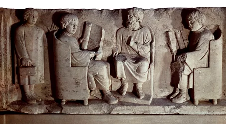 Civilización romana. Relieve que representa una escena escolar. Trier, ciudad en Alemania a orillas del Mosela, conquistada por los romanos en el último siglo I a.C. y renombrada Trevorum
