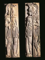 Civilización romana, par de tallas de hueso de guerreros, de Praeneste, Región de Lacio, Italia
