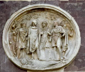 Medallón que representa a Adriano, del Arco de Constantino