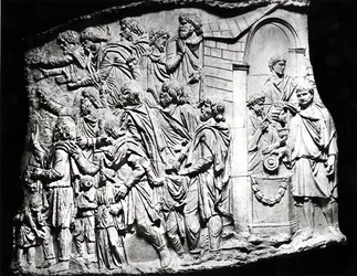 Escena sacrificial, un molde tomado de la Columna de Trajano, 113 d.C.