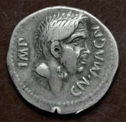 Moneda de plata con la efigie de Pompeyo el Grande