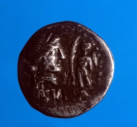 Moneda de plata con la efigie del político romano Lucio Cornelio Sila (Silla o Sylla) (138-68 a.C.) acuñada en 87 a.C.