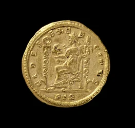 Sólido (reverso) de Constantino I, el Grande (306-337 d.C.) representando a Fides sentada a la izquierda en el trono. Inscripción: FIDES EXERCITVS