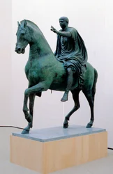 Estatua de Miseno: el emperador Nerva