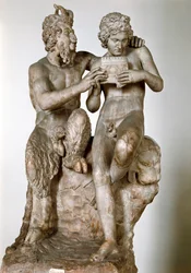 Estatuilla del dios Pan enseñando la flauta a su erómeno, el pastor Dafnis. Siglo I a. C. Escultura romana de mármol según un original griego. Museo Arqueológico Nacional de Nápoles - Pan y Dafnis (u Olimpo). Copia romana de una escultura helenística
