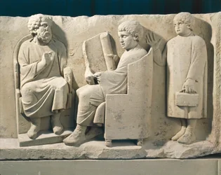 Monumento funerario de piedra con relieve que representa la escuela de Neumagen con maestro y alumnos, alrededor de 180